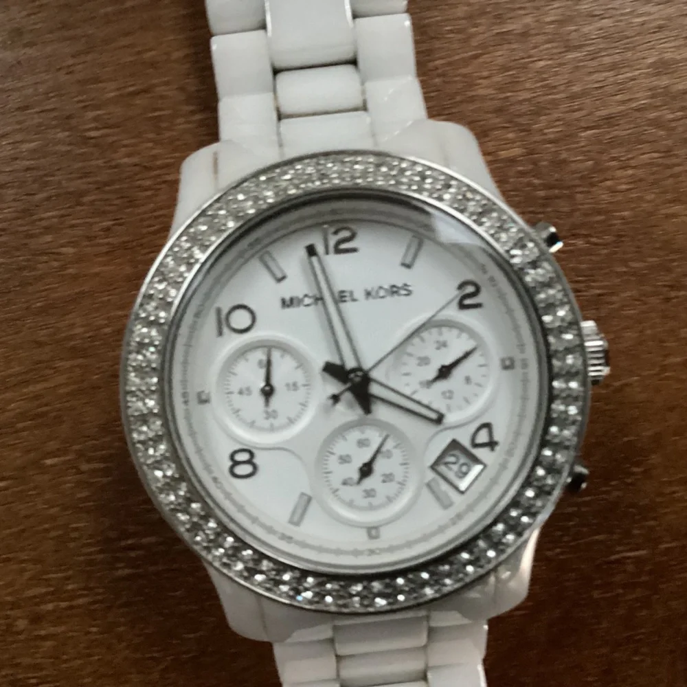 Michael Kors Runway White Dial Ceramic Strap Glitz Women’s Watch MK5188